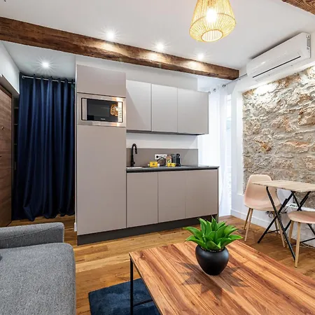 Pretty & Quiet In Port Area Nice