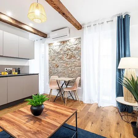 Apartment Pretty & Quiet In Port Area Nice