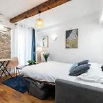 Apartment Pretty & Quiet In Port Area Nice
