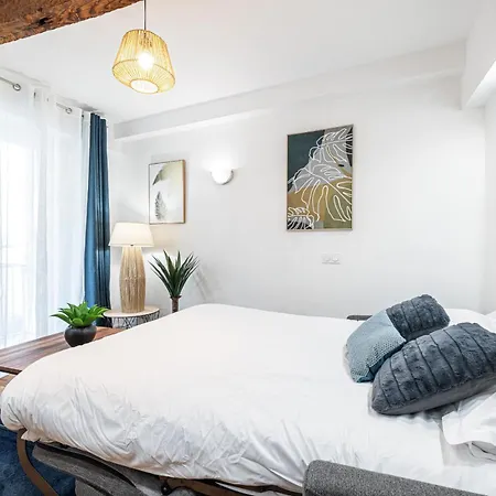 Pretty & Quiet In Port Area Nice