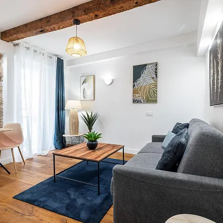 Pretty & Quiet In Port Area