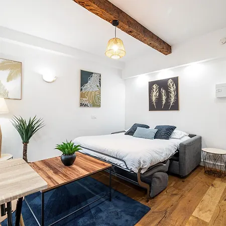 Pretty & Quiet In Port Area