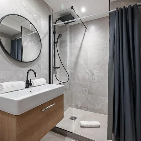 Pretty & Quiet In Port Area Nice