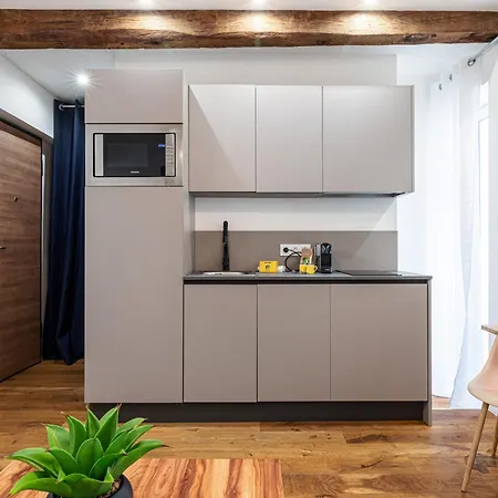 Daire Pretty & Quiet In Port Area