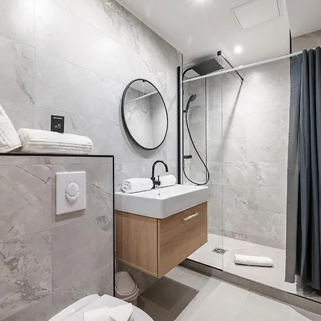 Pretty & Quiet In Port Area