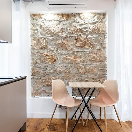 Pretty & Quiet In Port Area Nice