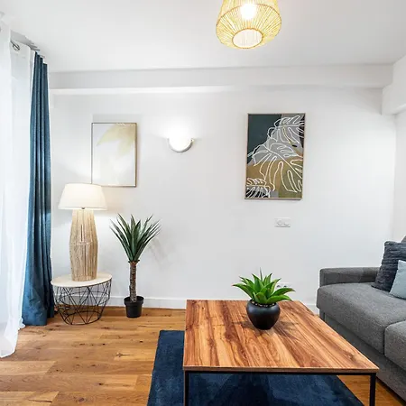 Daire Pretty & Quiet In Port Area