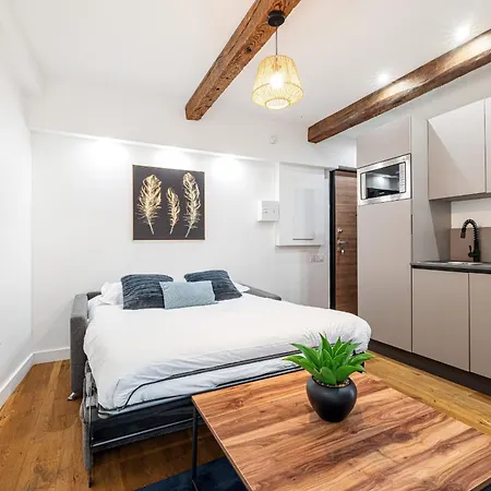 Pretty & Quiet In Port Area Nice