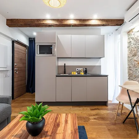 Pretty & Quiet In Port Area