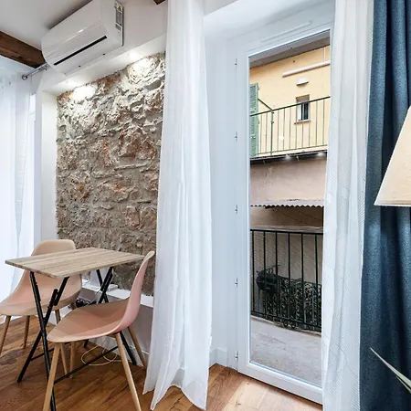 Pretty & Quiet In Port Area